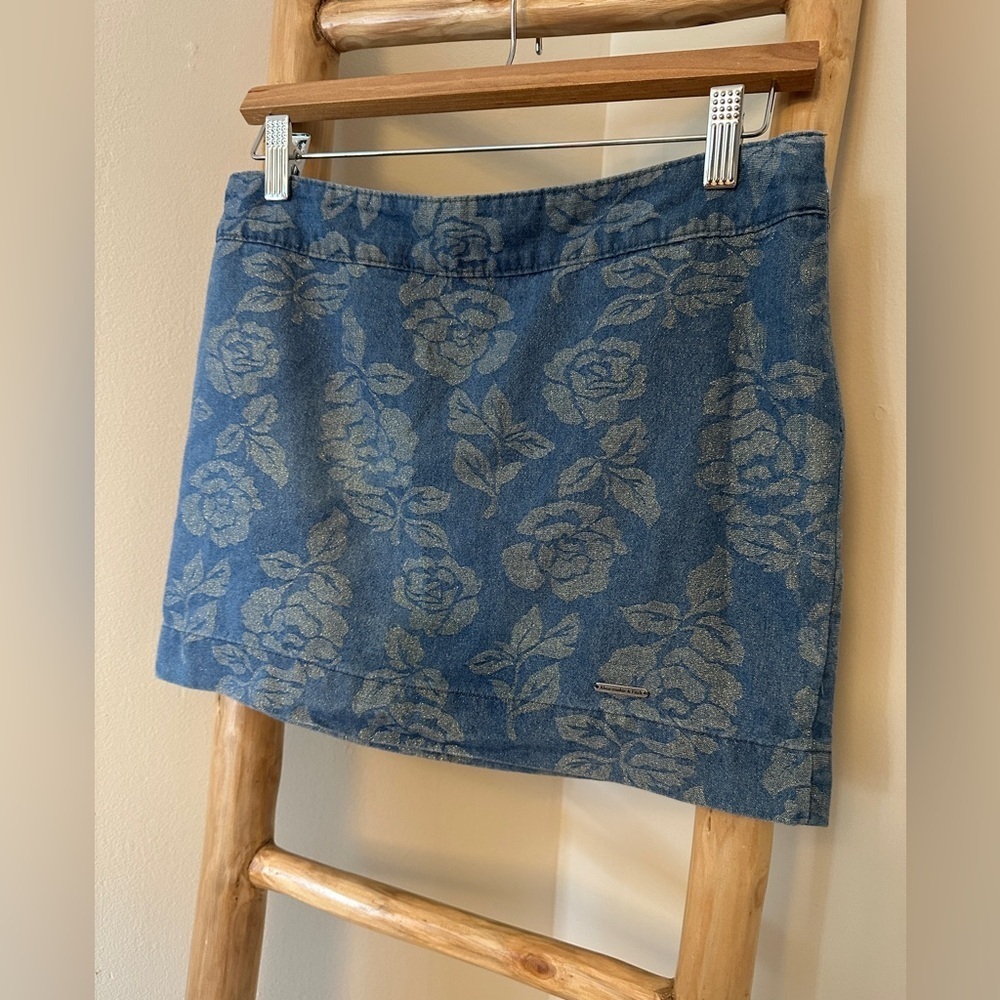 Abercrombie & Fitch Denim Mini Skirt women’s Size 25/0 Gold Floral Pattern